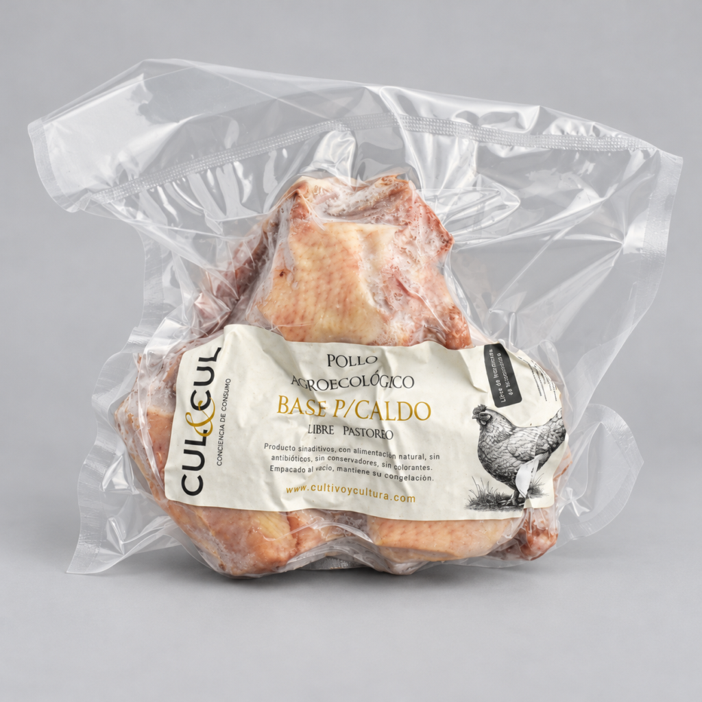 Base para caldo de pollo agroecológico empacada al vacío con etiqueta de CUL&CUL.