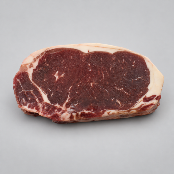 Corte New York Choice Angus sin empaque sobre fondo gris neutro.