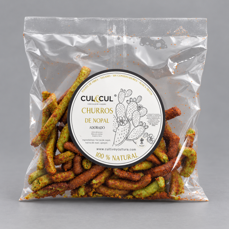 Bolsa de churros de nopal adobado CUL&CUL con etiqueta ilustrada de nopales sobre fondo gris.