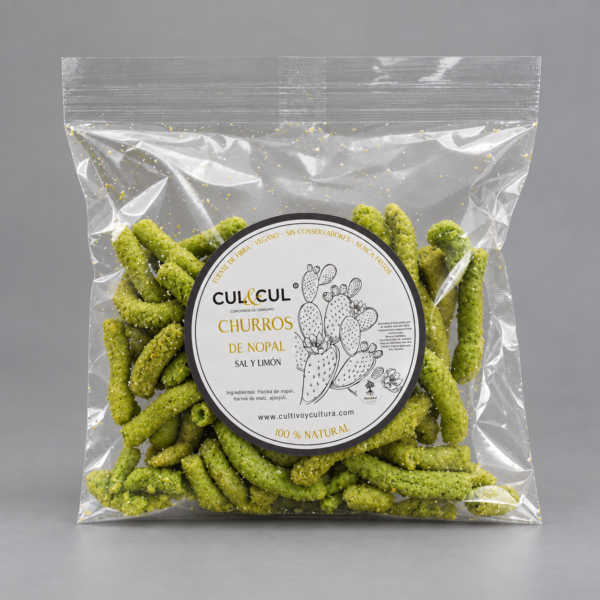 Bolsa de churros de nopal sal y limón CUL&CUL sobre fondo gris.