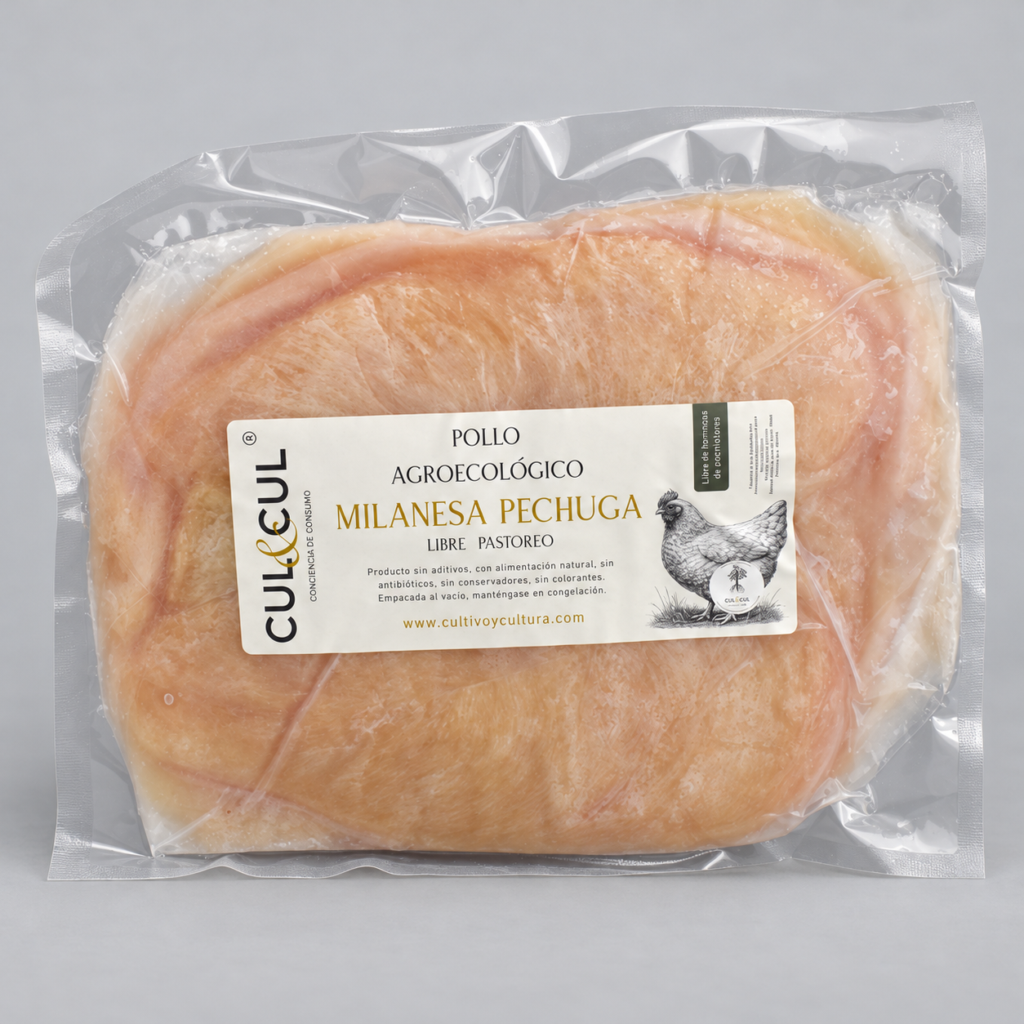 Milanesa de pechuga de pollo agroecológico empacada al vacío, con etiqueta de CUL&CUL.