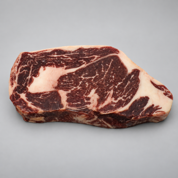 Corte de Rib Eye Choice Angus con marmoleo visible sobre fondo gris.