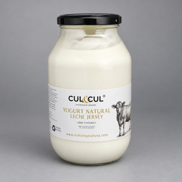 Frasco de yogur natural de leche Jersey CUL&CUL sobre fondo gris